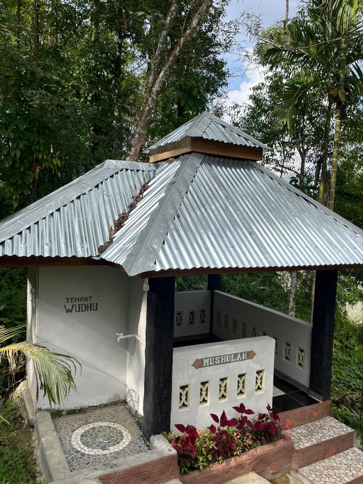 Asim Paris Guesthouse & Jungle Trekking Bukit Lawang Exteriör bild