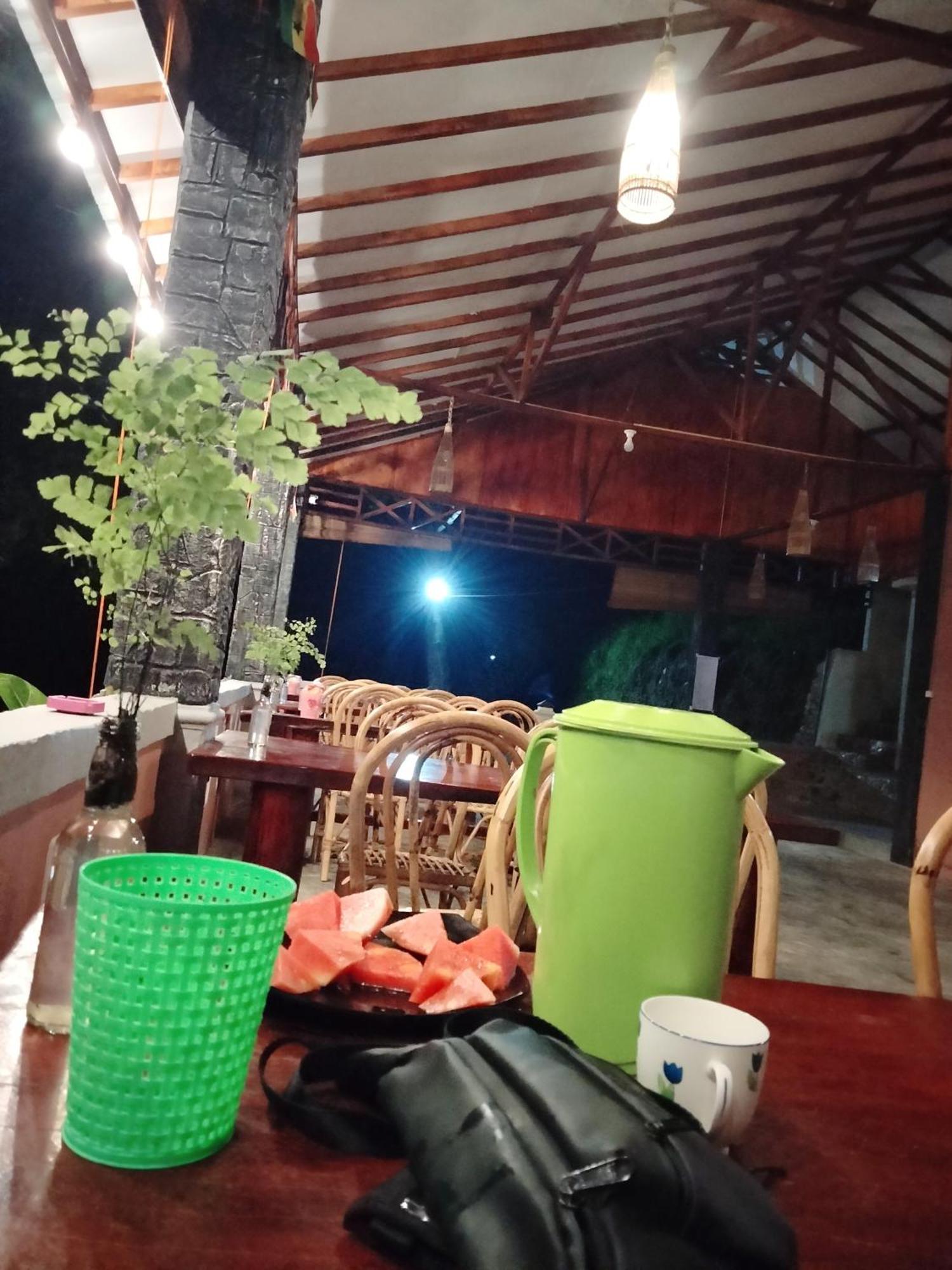 Asim Paris Guesthouse & Jungle Trekking Bukit Lawang Exteriör bild