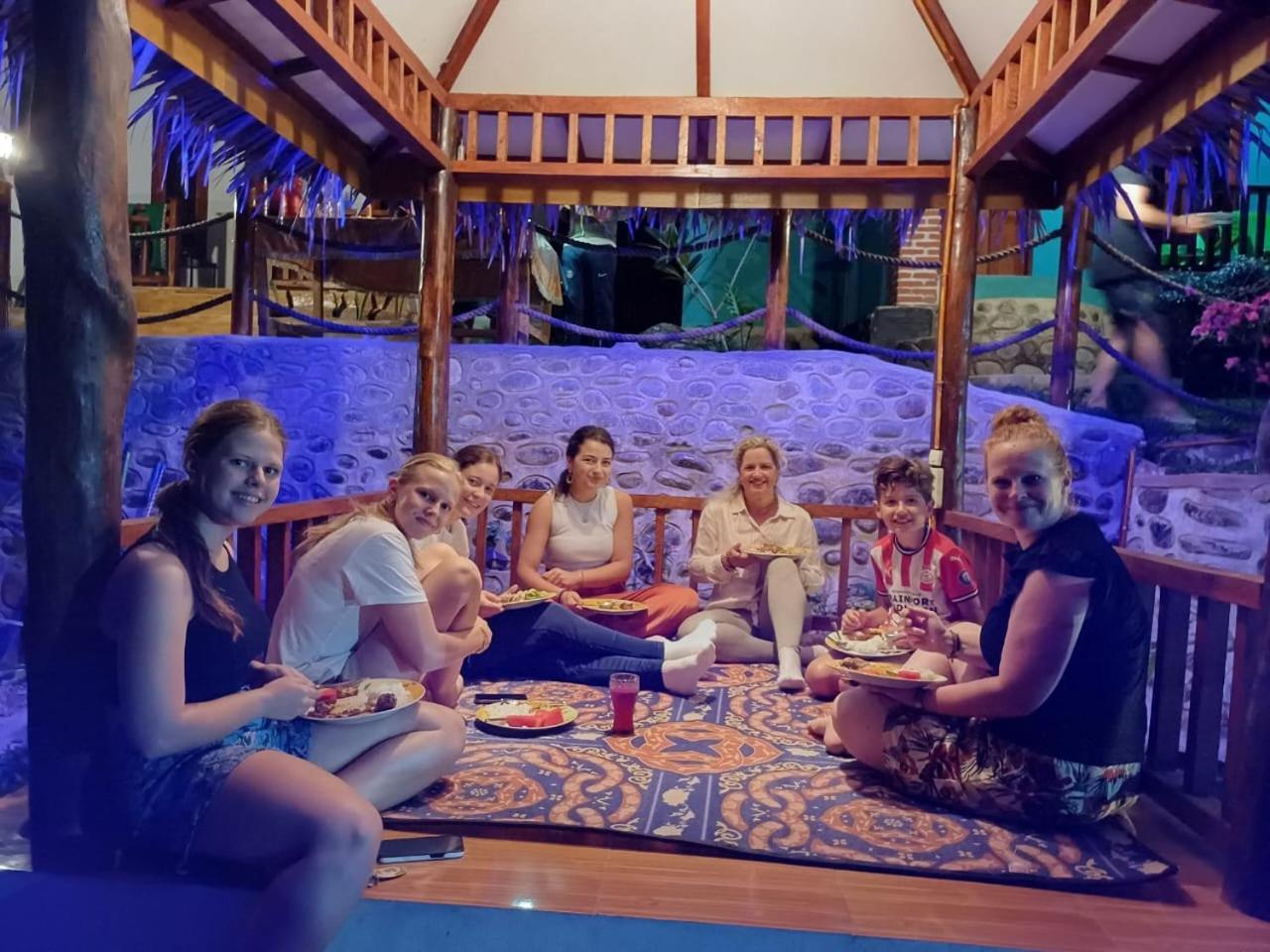 Asim Paris Guesthouse & Jungle Trekking Bukit Lawang Exteriör bild