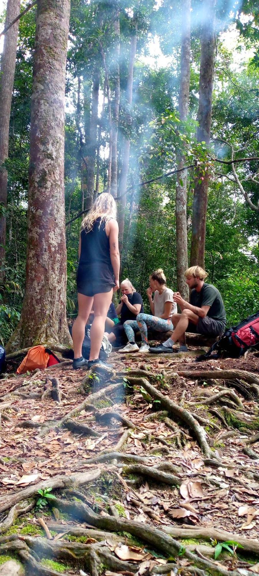 Asim Paris Guesthouse & Jungle Trekking Bukit Lawang Exteriör bild
