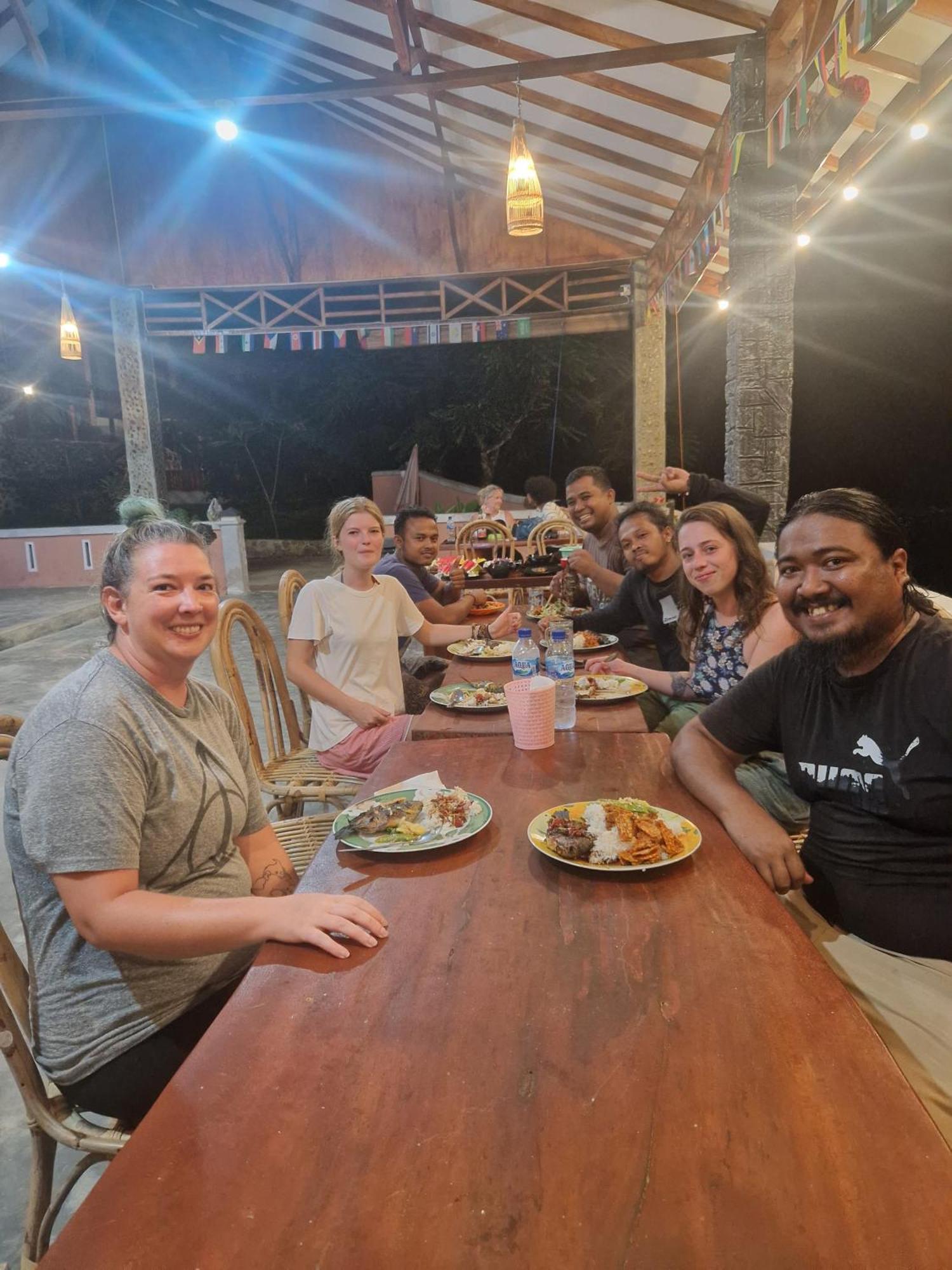 Asim Paris Guesthouse & Jungle Trekking Bukit Lawang Exteriör bild